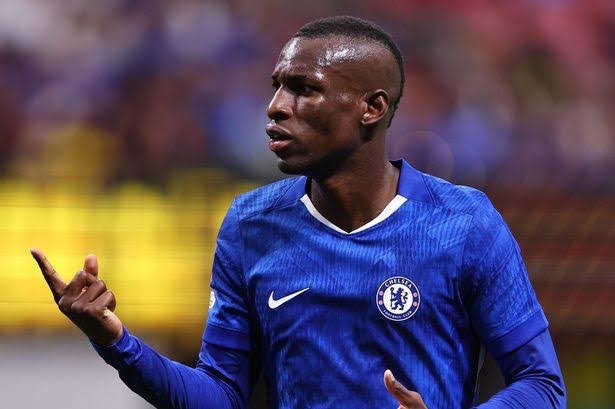 亿英镑, 文章, 尔国脚两年 亿英镑, 文章, 尔国脚两年