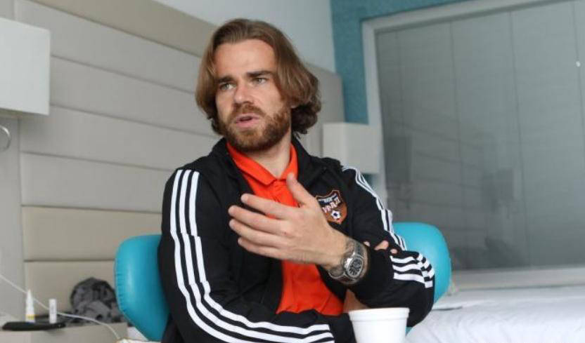 但仅在中超, 续踢球三周 但仅在中超, 续踢球三周