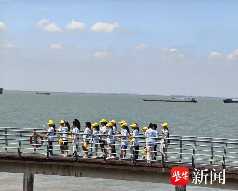 队加油助威 队加油助威