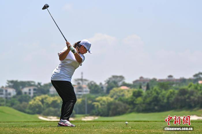 清远碧桂园, 余名球员参 清远碧桂园, 余名球员参