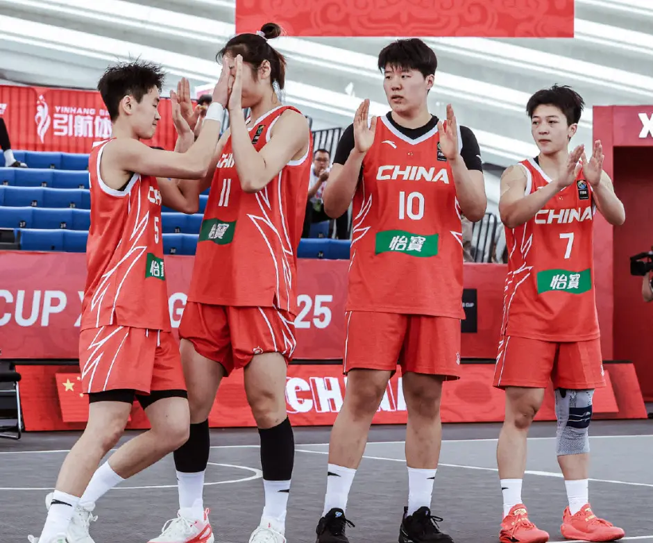 她们在, 界杯, div 她们在, 界杯, div