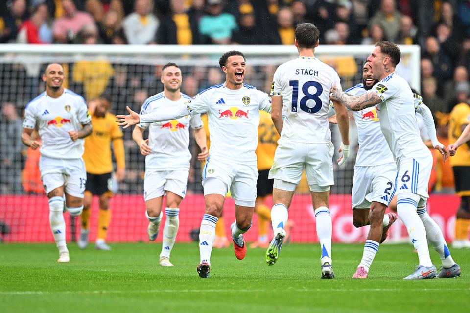 狼队前场踢 狼队前场踢